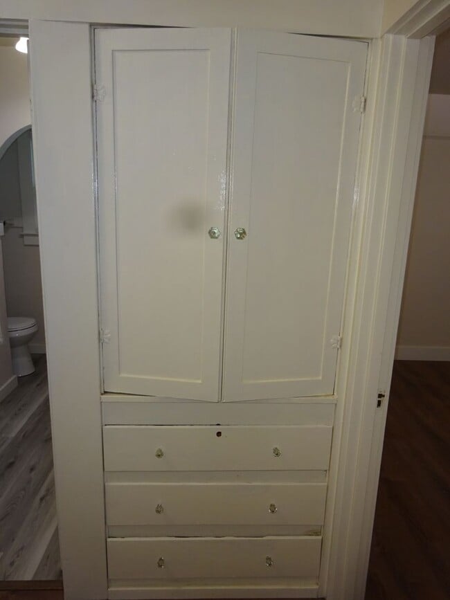 Building Photo - 2 bedroom, 1 bath in Land Park