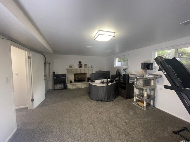 Building Photo - 466 W 200 N