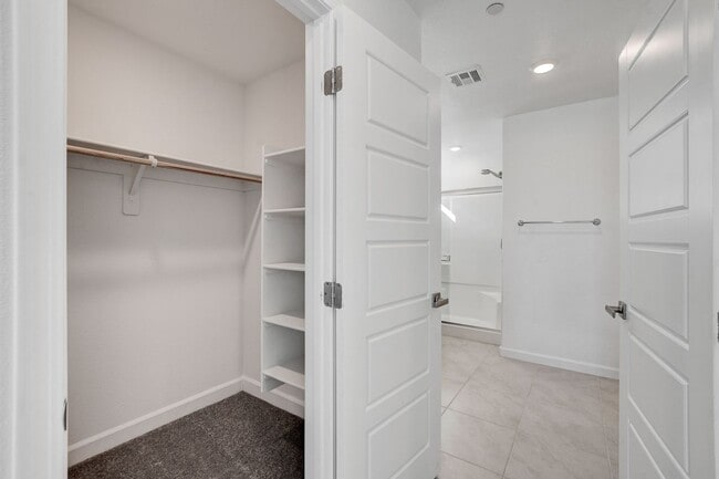 Building Photo - Like New Townhome at Falcon Ridge