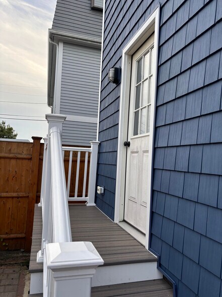 Building Photo - 60 Irving Way