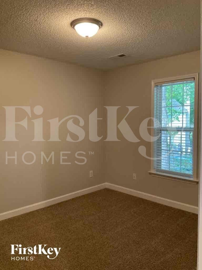 Building Photo - 110 Longbridge Dr