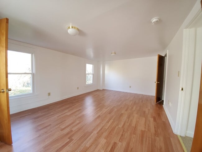 Building Photo - Adorable 3 bed 1 bath home For Rent in Bridgeton - $1575