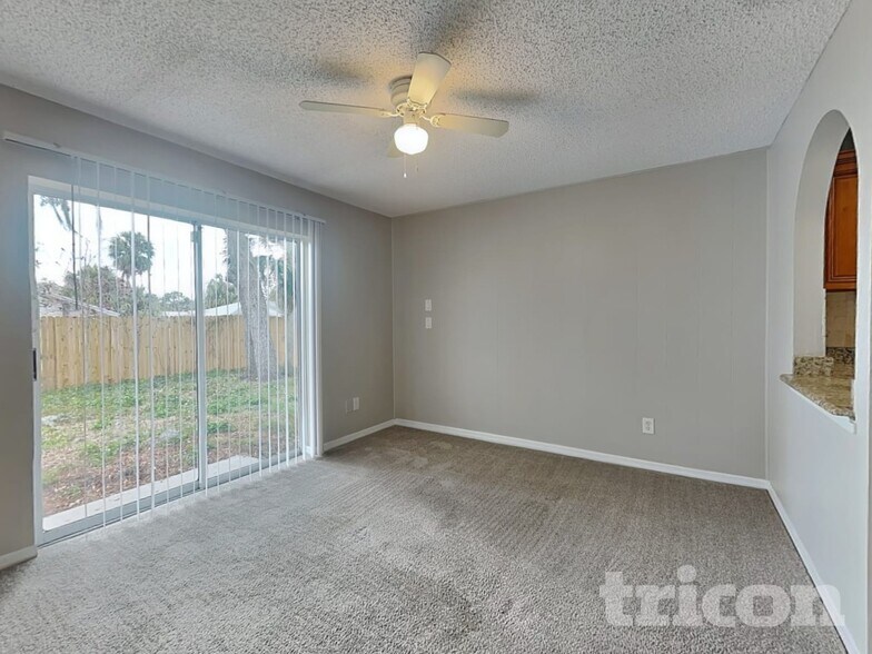 Building Photo - 1009 Jamaica Way