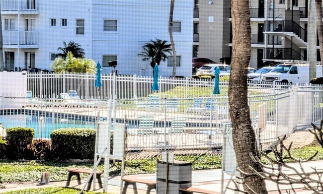 Building Photo - 2328 Canal Dr