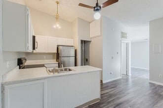 Building Photo - 920 S Dawson Way
