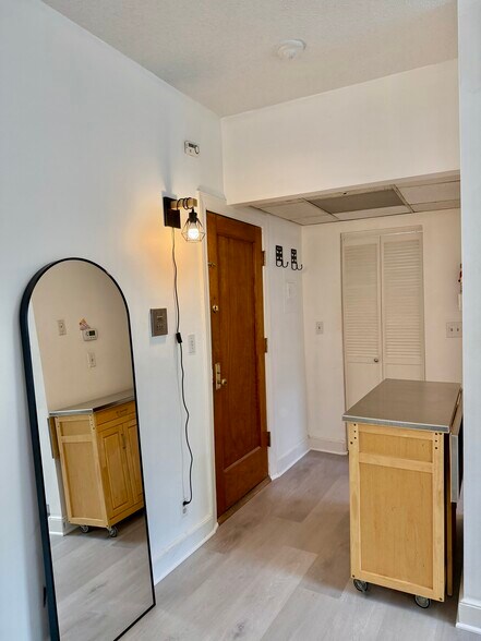 2 closets - 1415 Commonwealth Ave