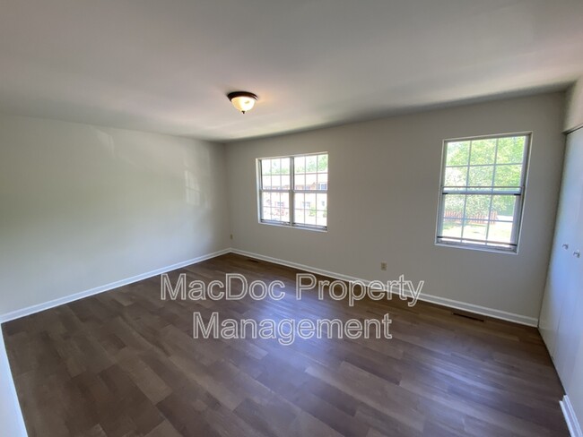 Building Photo - 104 Kings Mill Dr