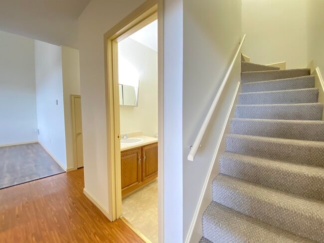 Building Photo - 521 Pine St