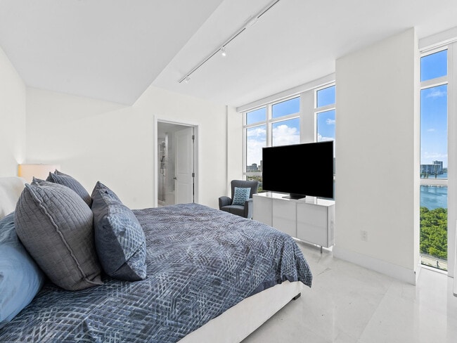 Building Photo - 400 Sunny Isles Blvd