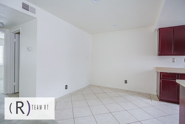 Building Photo - A Charming Condominium in a Quiet and Desi...