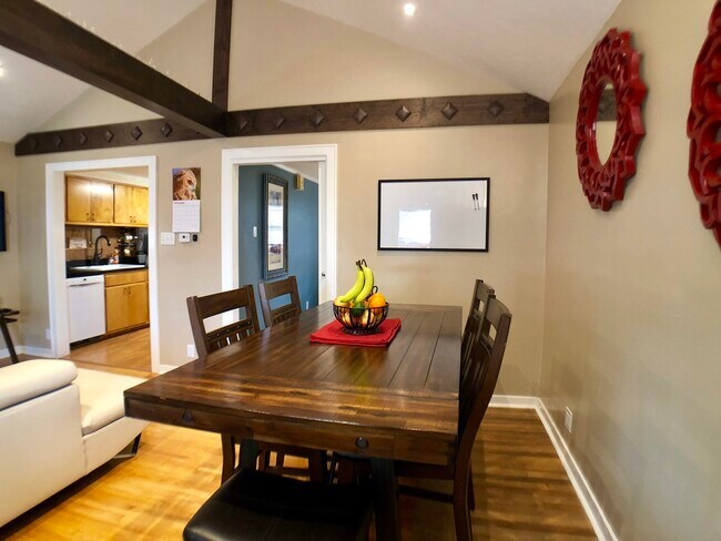 Building Photo - 3951 Hickory Ave