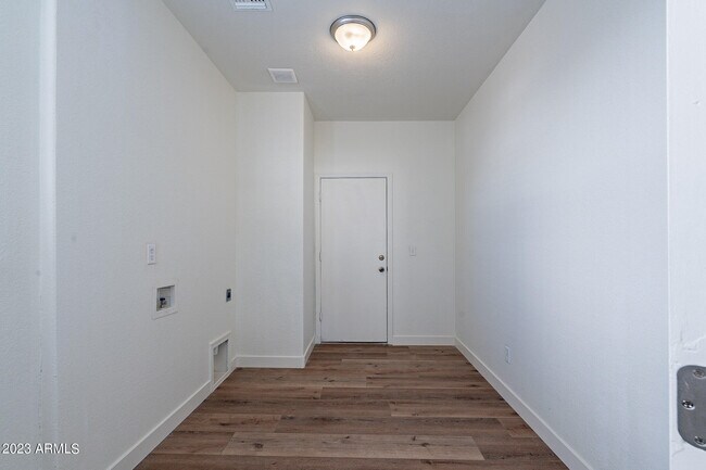 Building Photo - 4244 E Gleneagle Dr