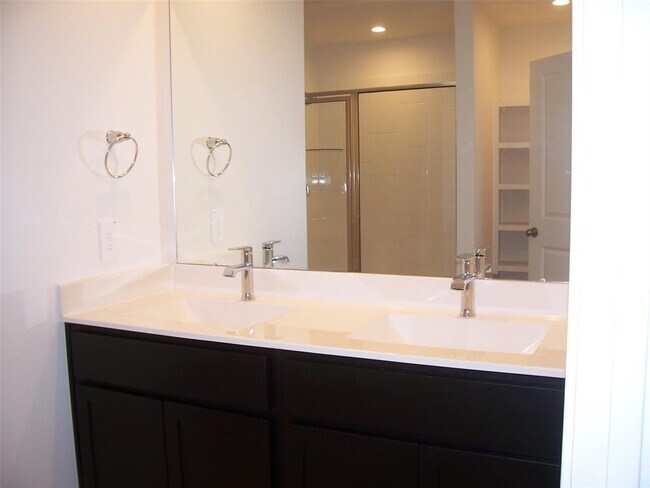 Building Photo - 5015 Rosevine Way
