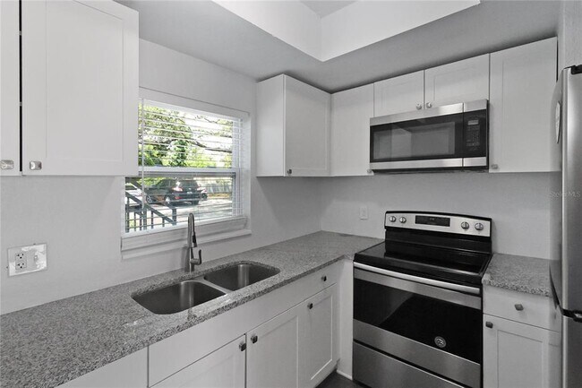 Building Photo - 4407 6th St S