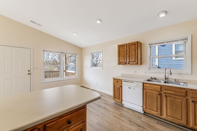 Building Photo - Newly-Updated 3-Bedroom Home in West Ashev...
