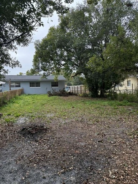 Building Photo - 5793 Oleander Dr