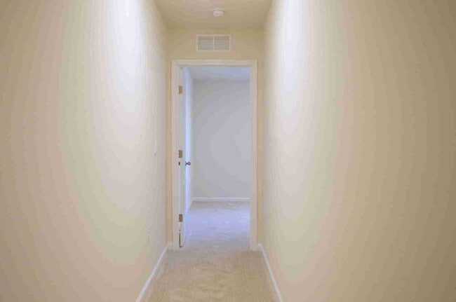 Building Photo - Stunning 3-Bedroom Townhome for Rent in Ba...