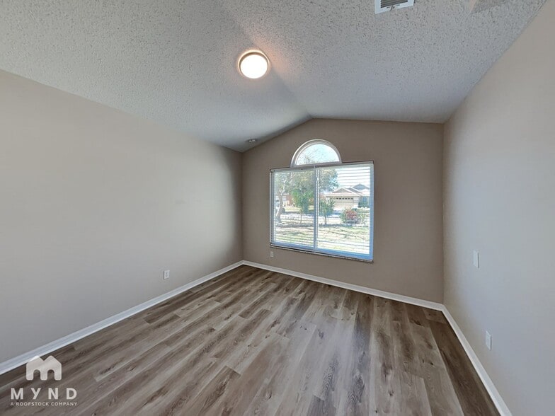 Building Photo - 915 River Wind Ave