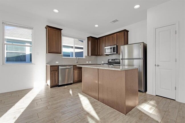 Building Photo - 283 Fabion St