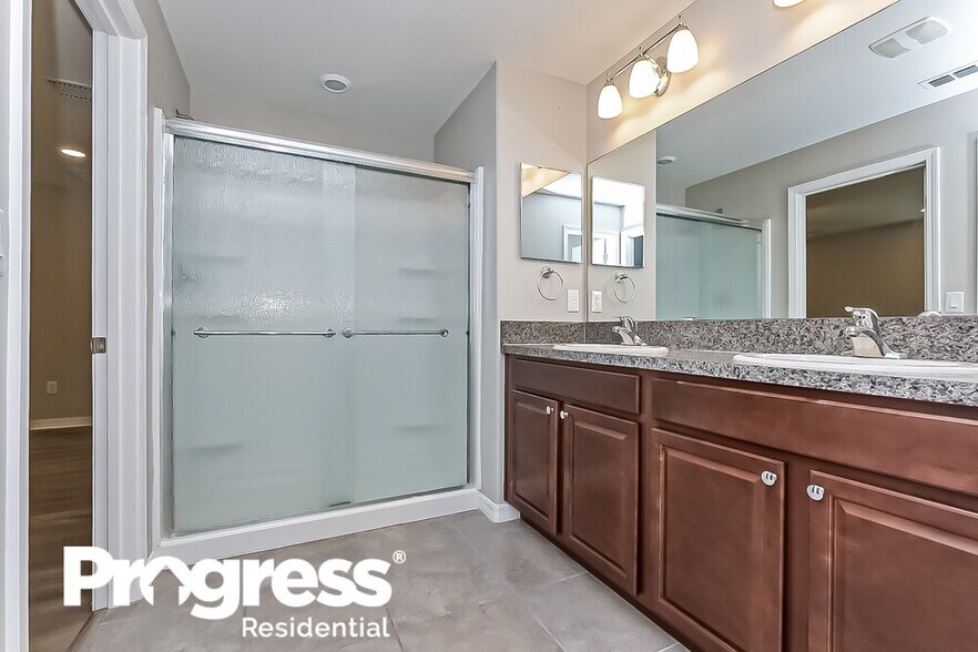 Building Photo - 11222 Leland Groves Dr