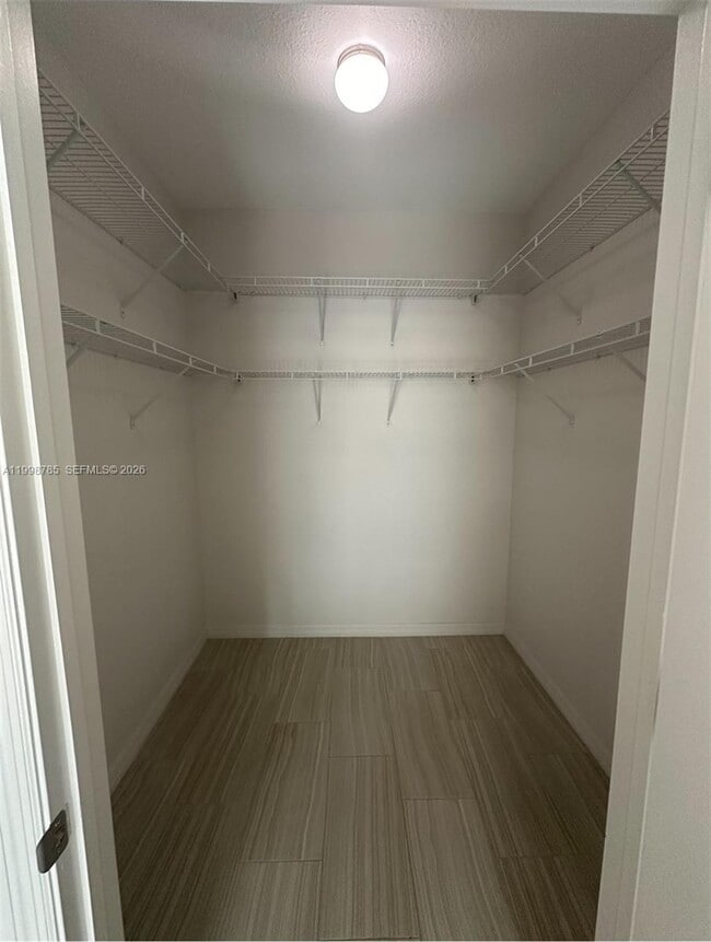 Building Photo - 805 SE 3rd Ave