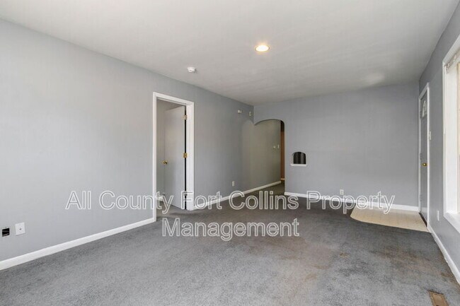 Building Photo - 817 E Laurel St