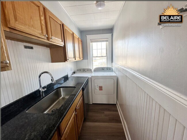 Building Photo - 107 2nd St