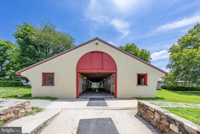 Building Photo - 1540 W Doe Run Rd