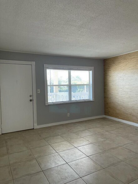 Building Photo - 3915 S Flagler Dr