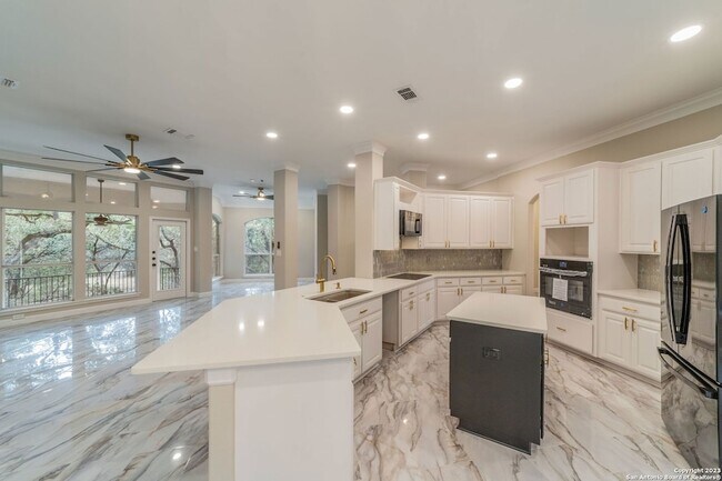 Building Photo - 18605 Elmbrook