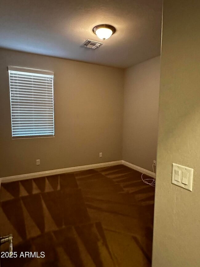 Building Photo - 1686 W Paisley Dr