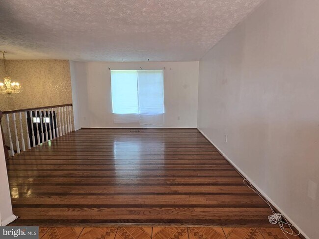 Building Photo - 1409 Rossiter Ct