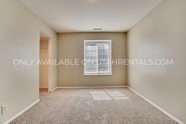 Building Photo - 7755 S Briarsprings Dr