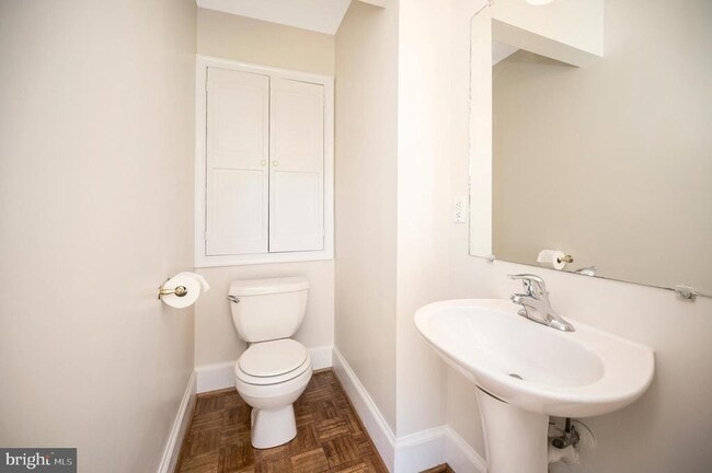 Building Photo - 1732 Beverly Dr