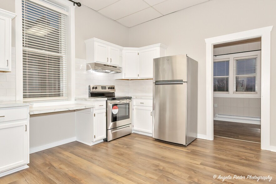 Building Photo - 931 Main St