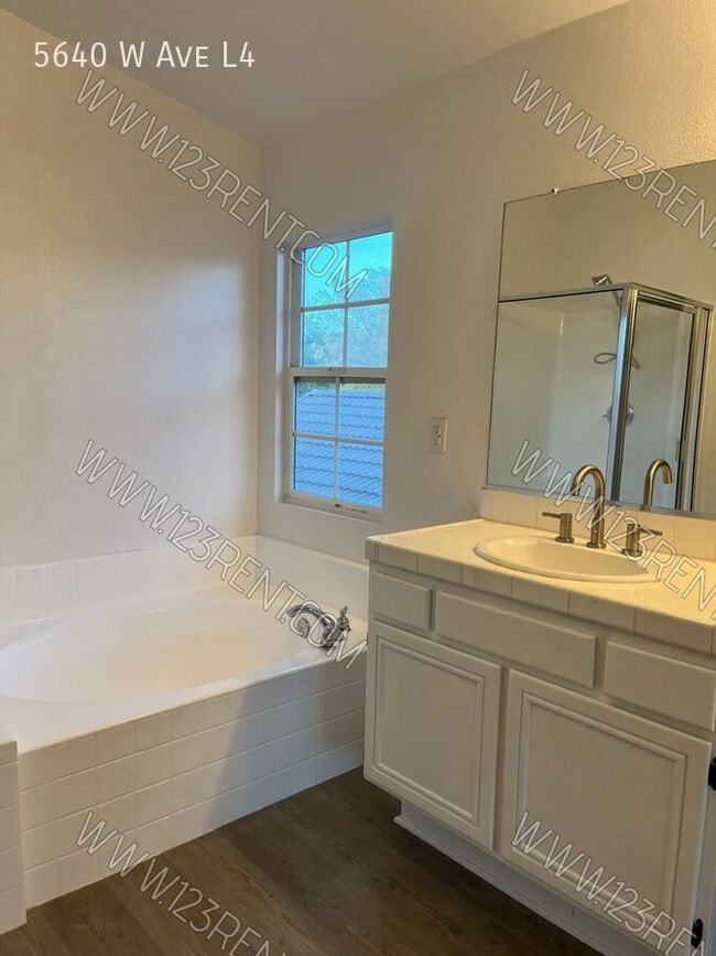 Building Photo - 5640 W Ave L4