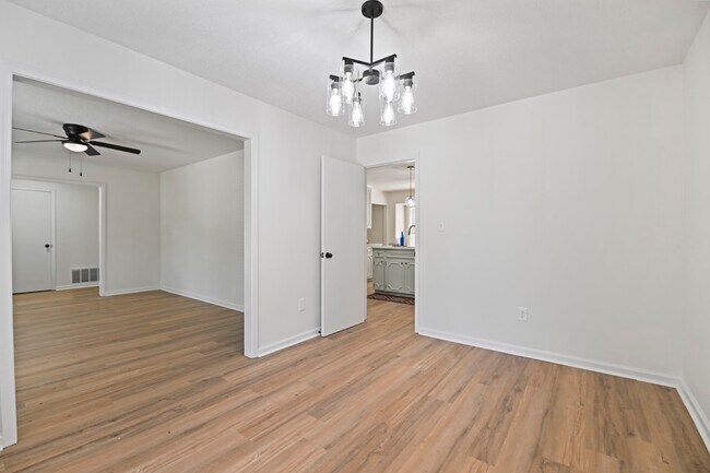 Building Photo - 2117 Semmes Dr