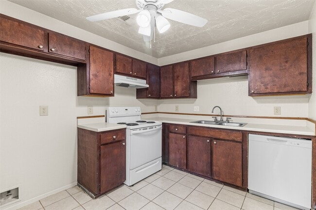 Building Photo - 9811 Mill Shadow Dr