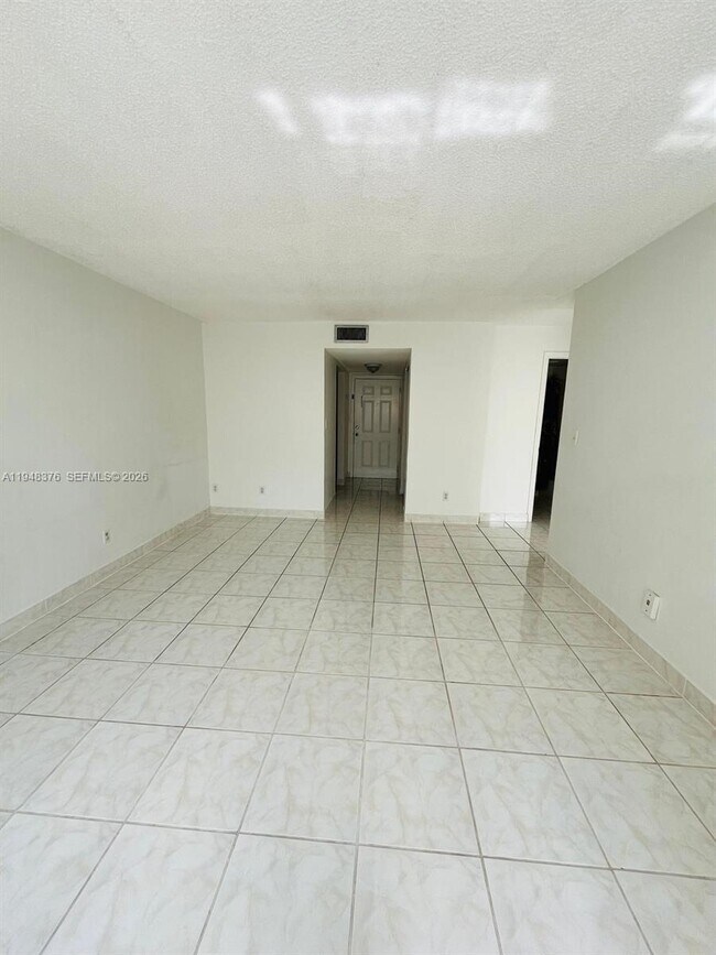 Building Photo - 724 NE 4th St