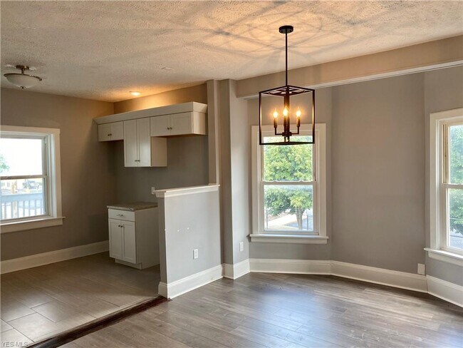 Building Photo - 1970 E 71st St