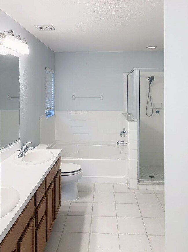 Building Photo - 12509 Lake Vista Dr