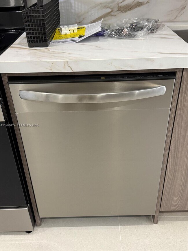 Building Photo - 1900 W 54th St