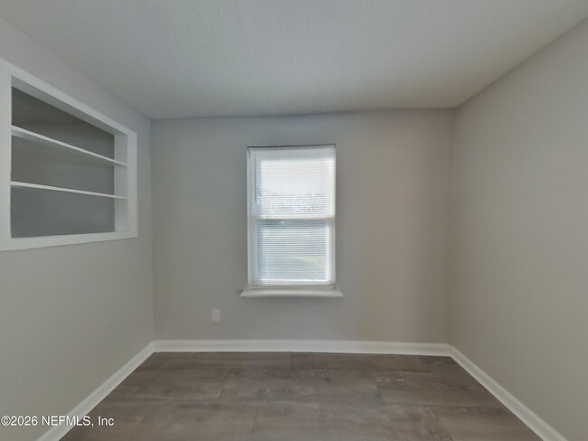 Building Photo - 10868 Trestle Ct