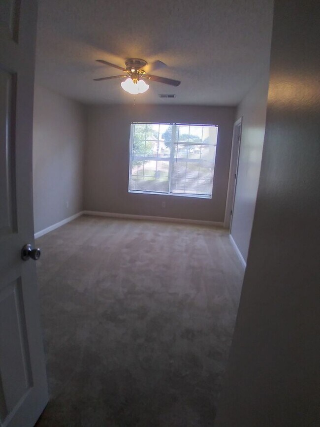 Building Photo - 3 bed 2 bath property in Atlanta!! -- Secu...