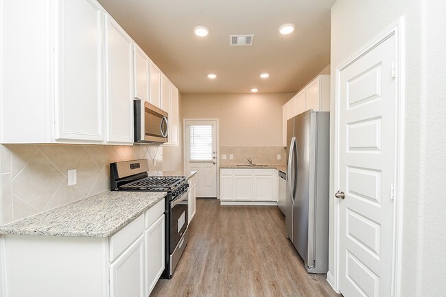 Building Photo - 14042 Chinook Dr