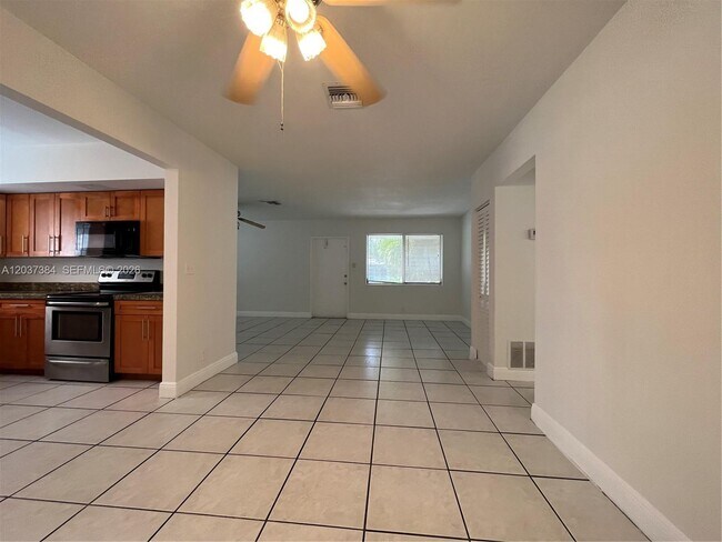 Building Photo - 240 NW 48th Ct