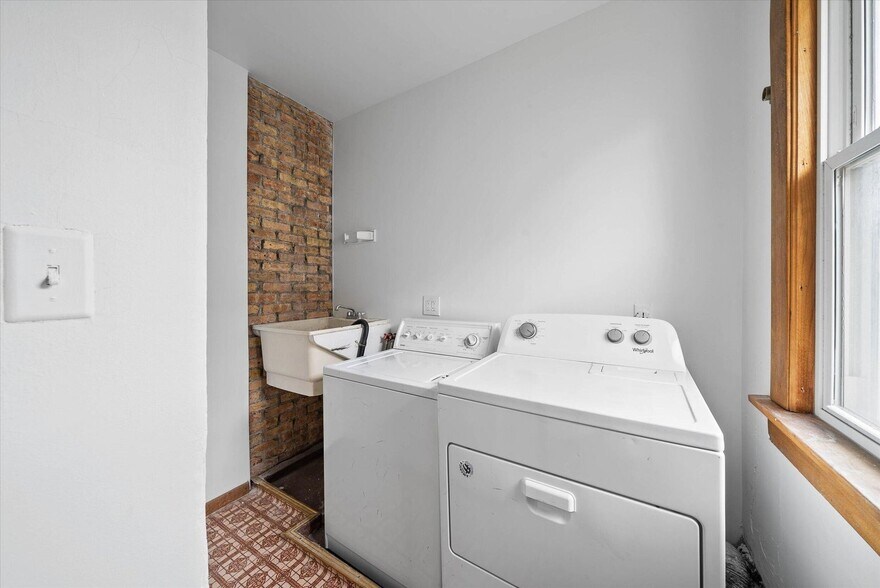 Upper Laundry - 2856 N Frederick Ave