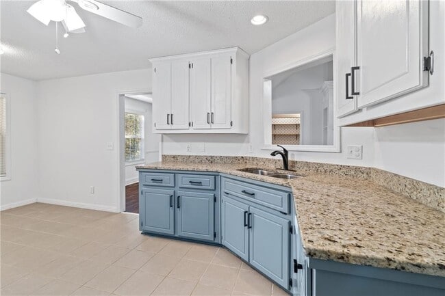 Building Photo - 204 Red Fox Ct