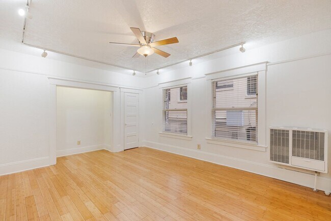 Building Photo - 2066 NW Glisan St