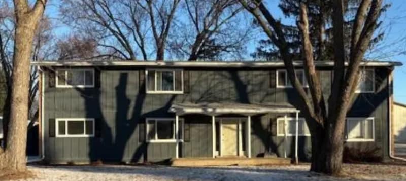 Building Photo - 300 Locust St